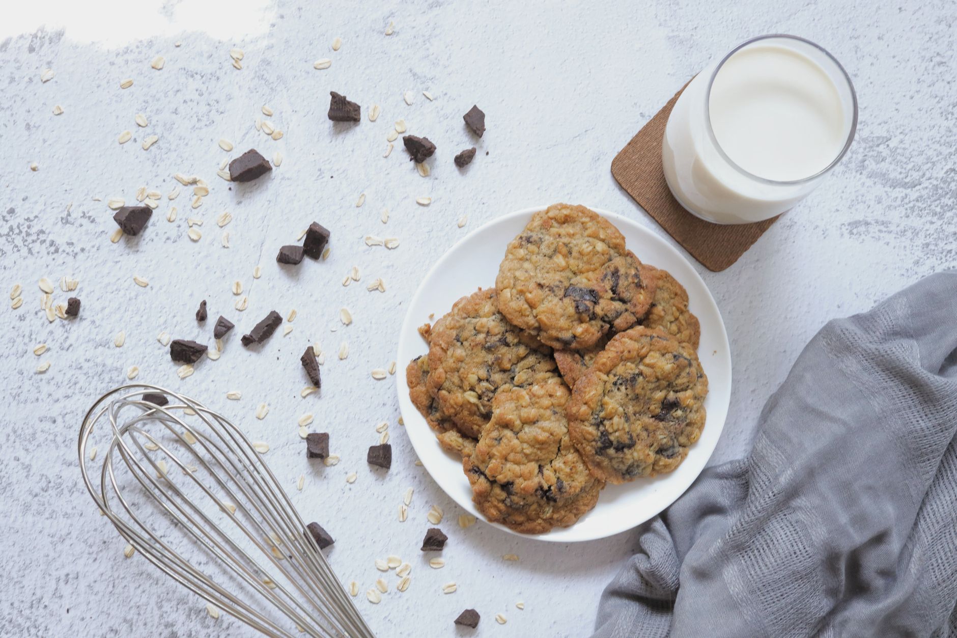 Chewy Almond Flour Peanut Butter Chocolate Chip Cookies
