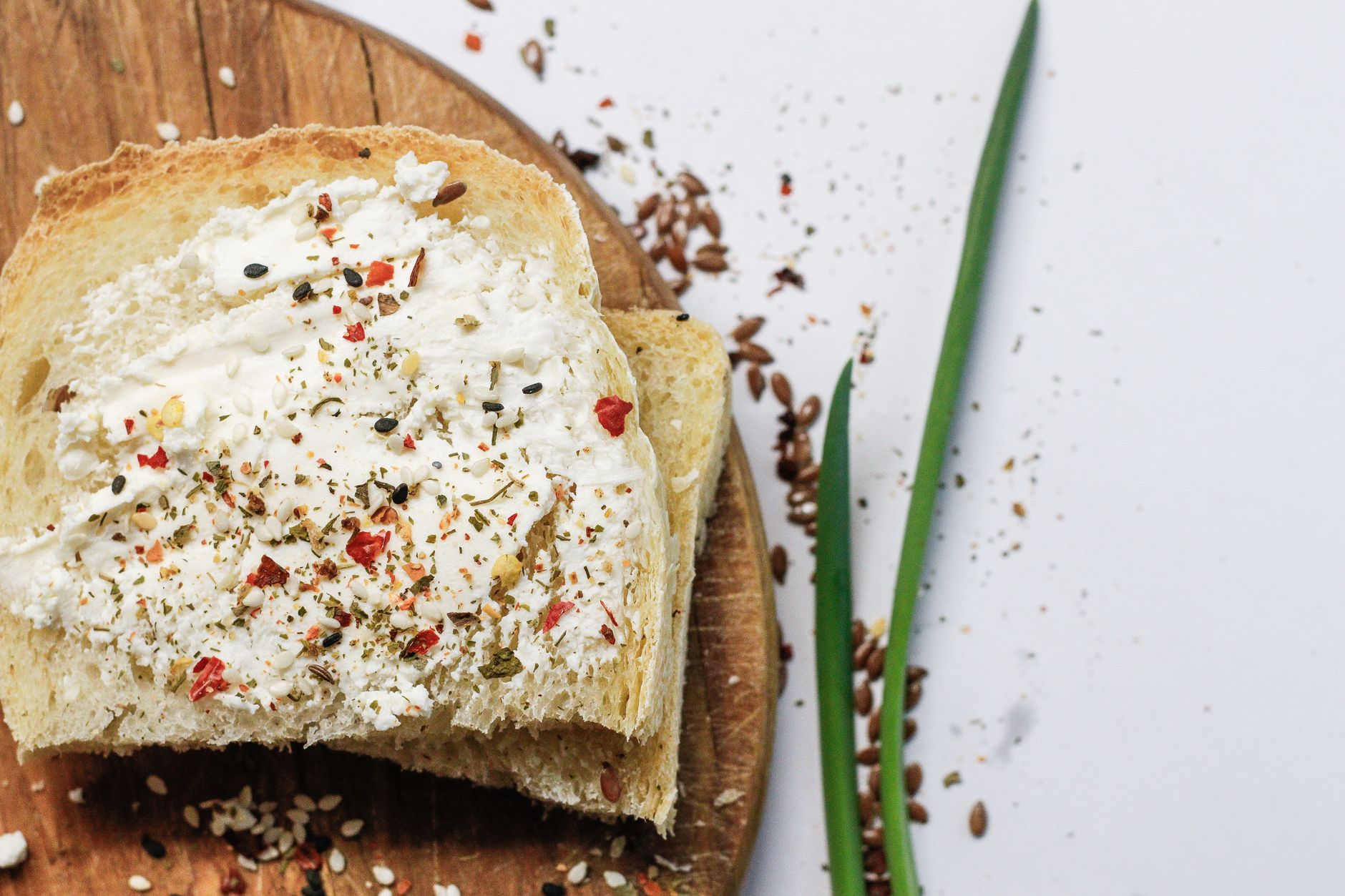 Neely's Garlic Cheese Bread: Crispy, Creamy, and Delicious