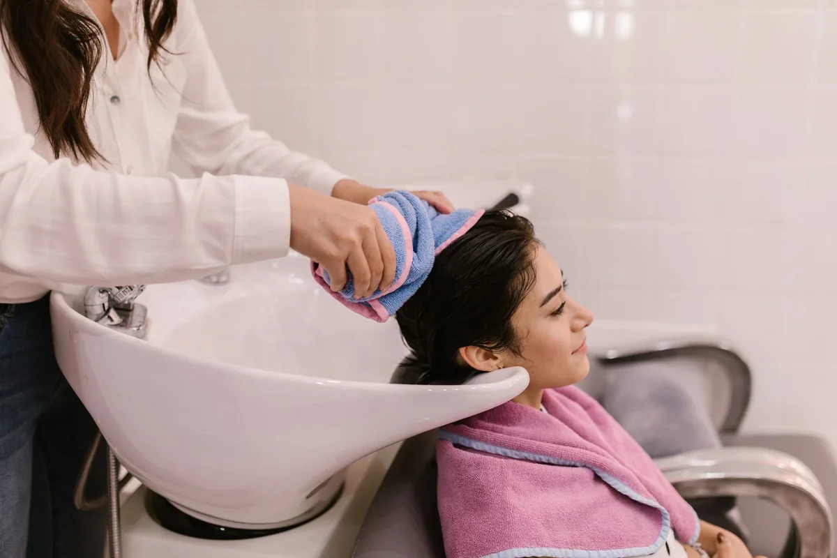 7 Signs That Reveal How Often You Should Wash Your Hair